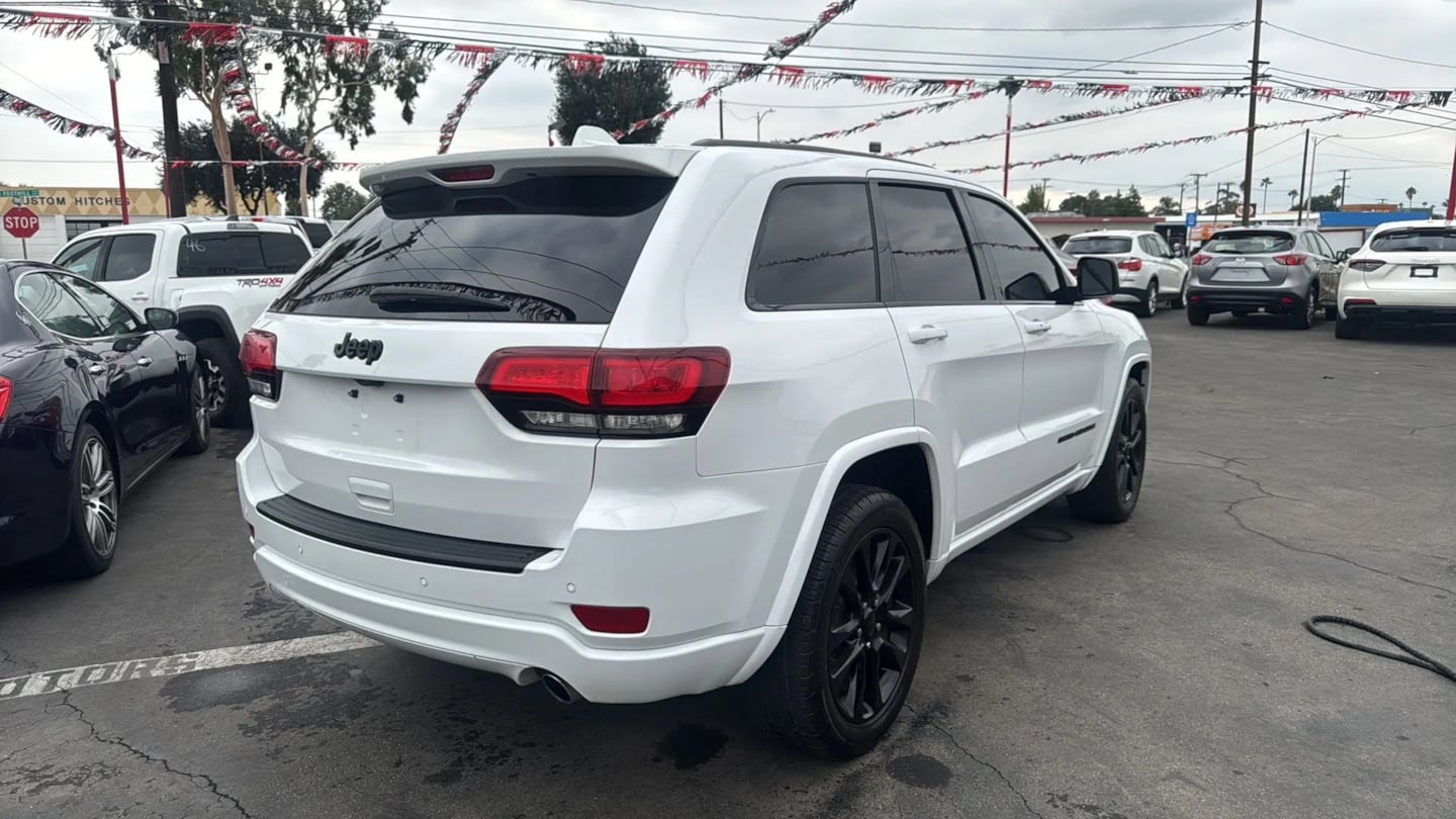 2019 Jeep Grand Cherokee Altitude photo 4