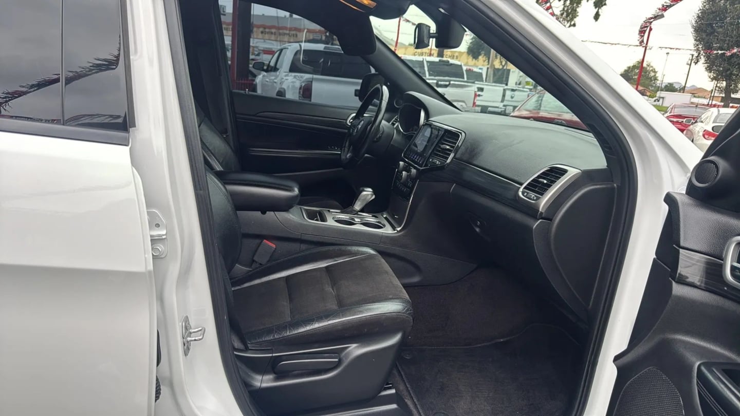 2019 Jeep Grand Cherokee Altitude photo 11