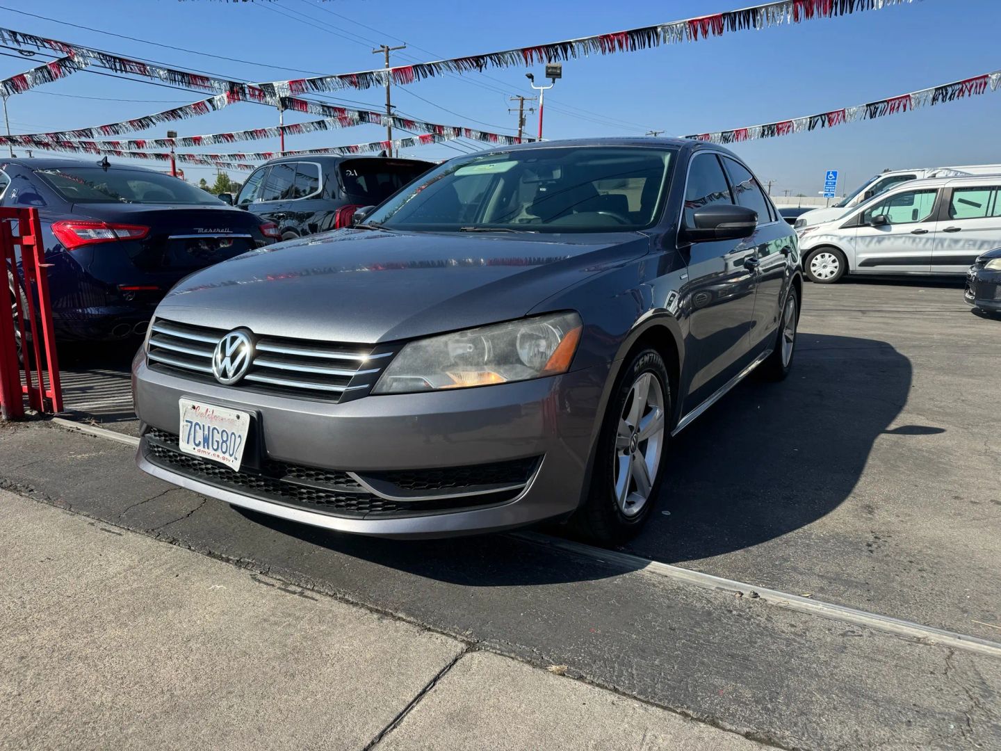 2014 Volkswagen Passat Wolfsburg Edition photo 2