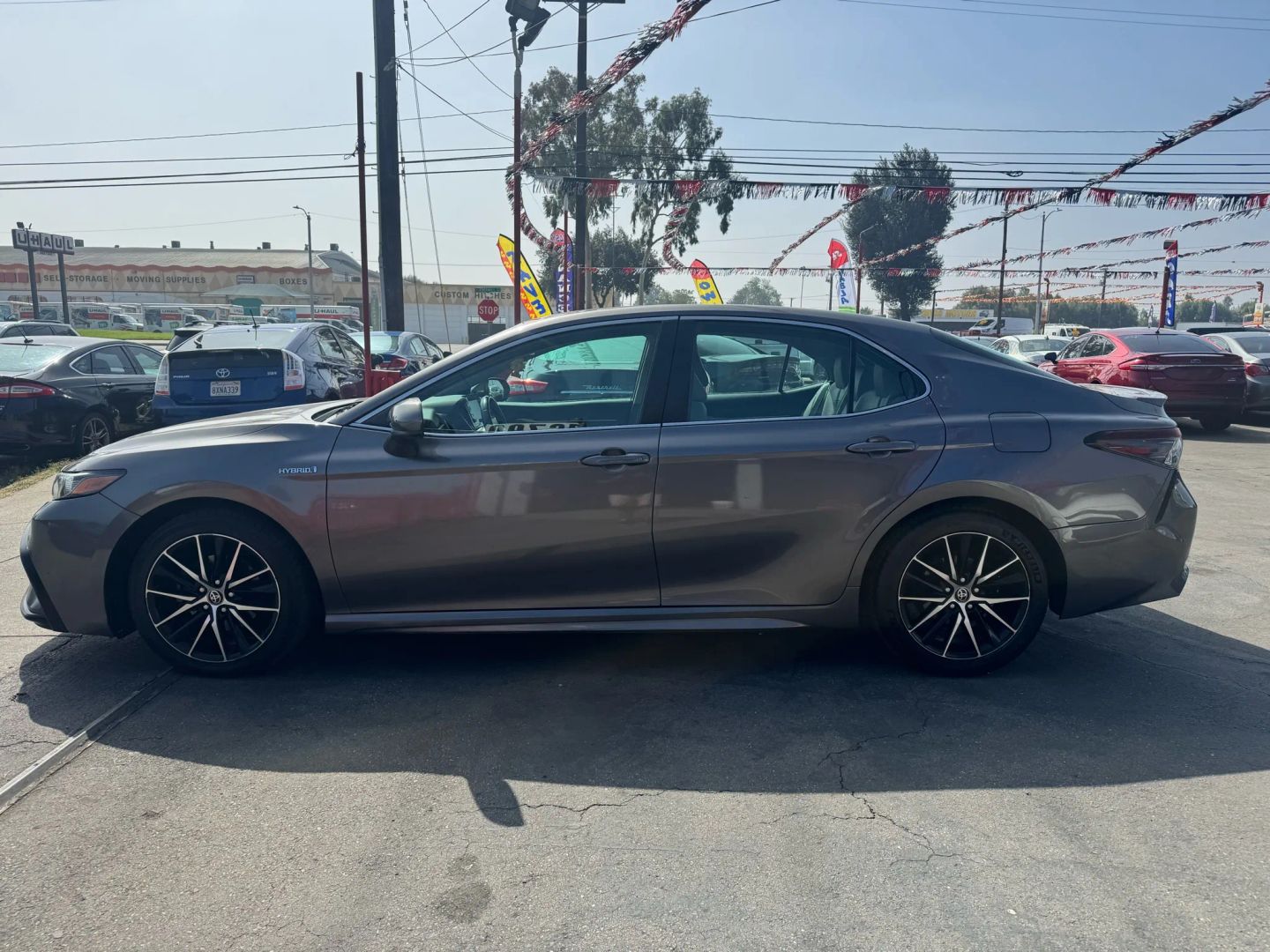 2021 Toyota Camry Hybrid SE photo 2