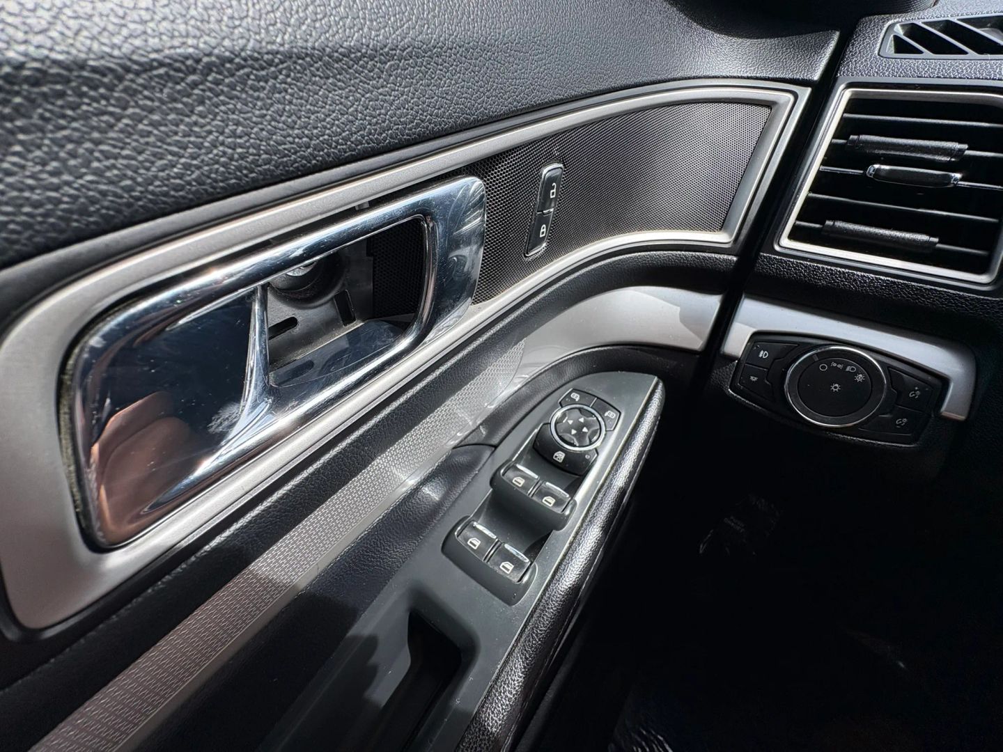 Photo 11 of this Ford Explorer