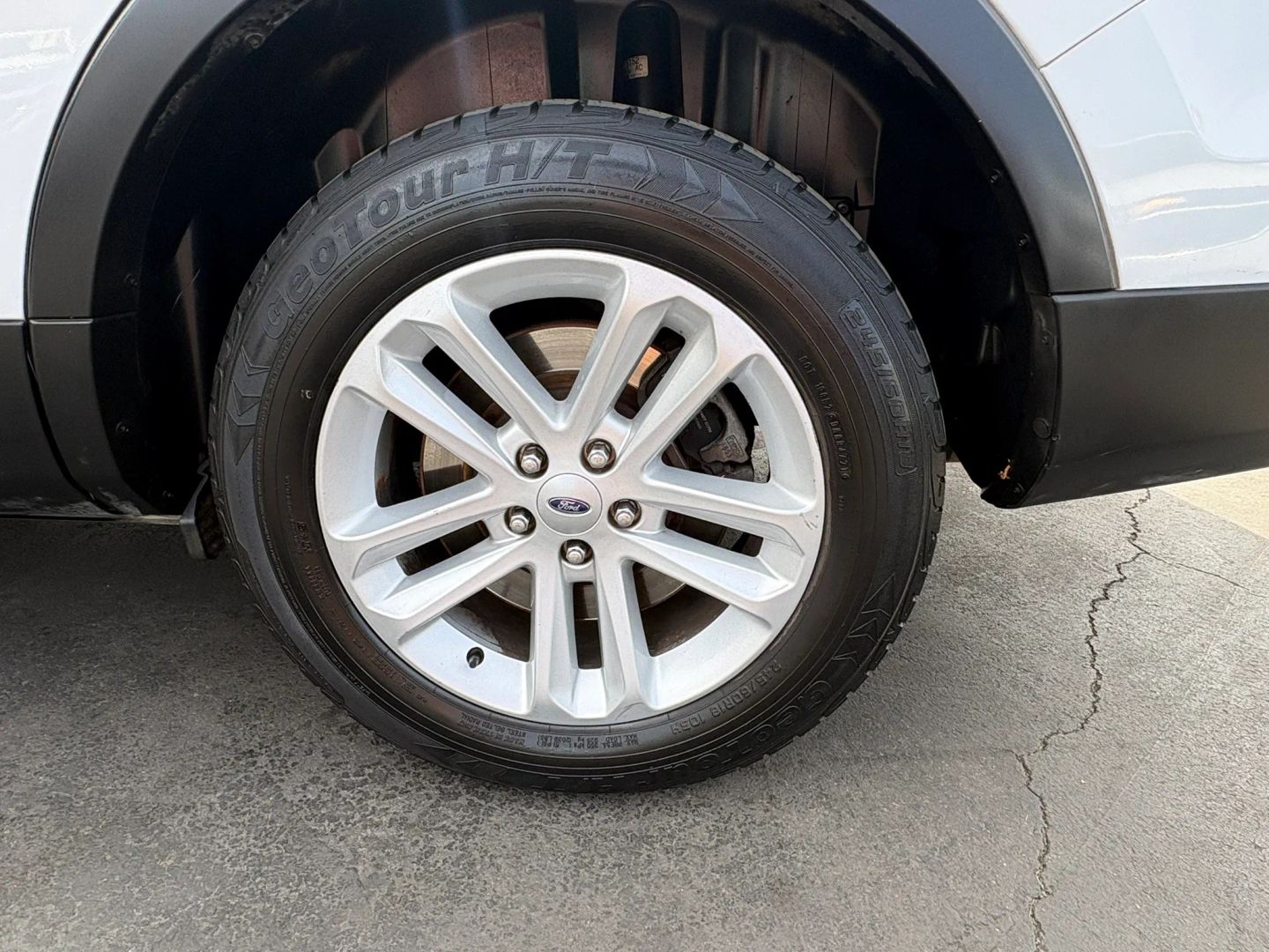 Photo 24 of this Ford Explorer