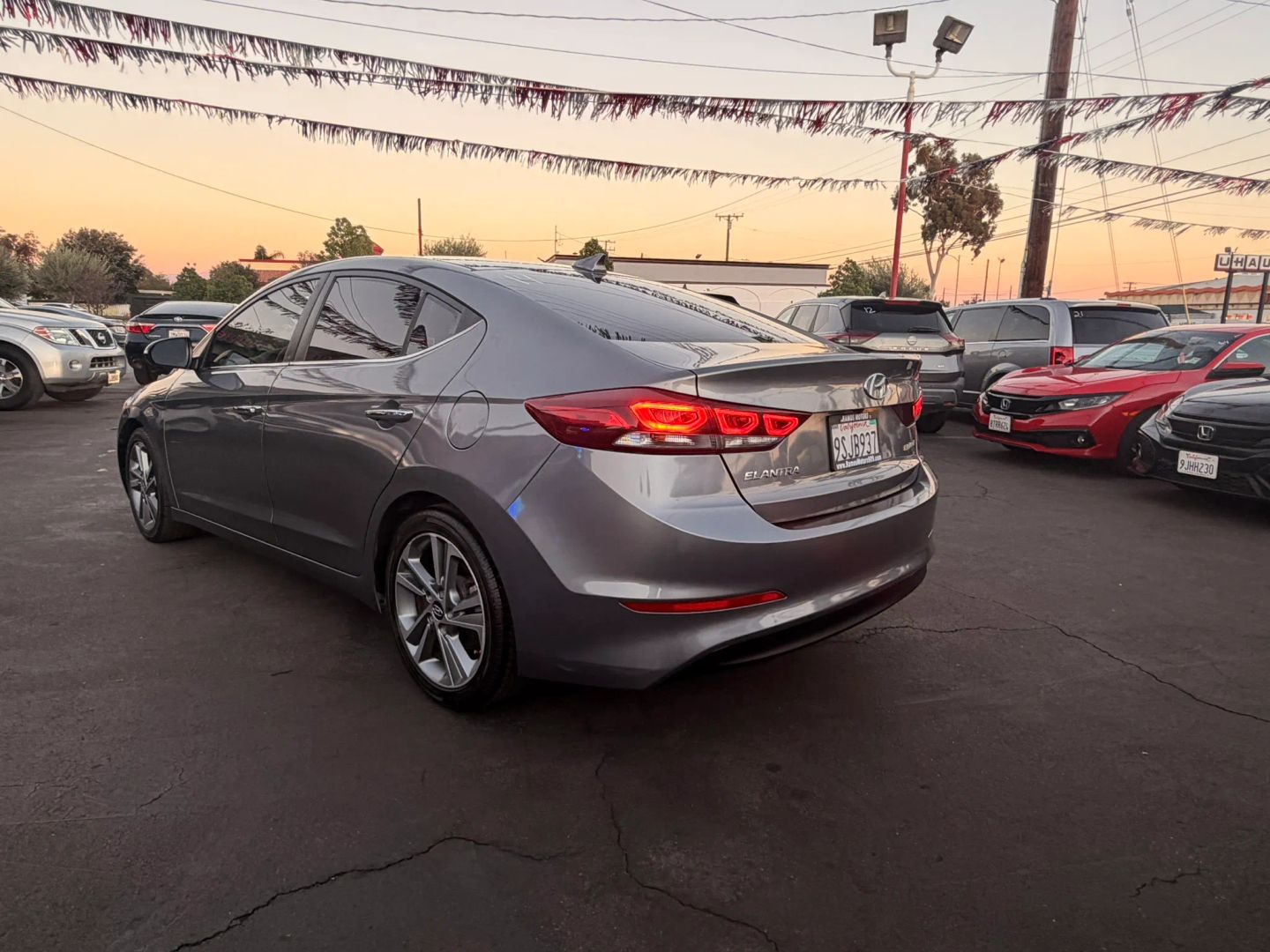 Photo 3 of this Hyundai Elantra