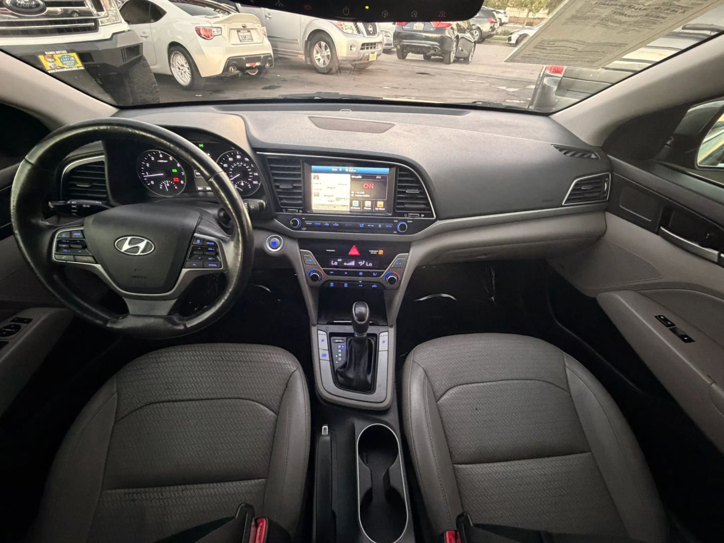 Photo 7 of this Hyundai Elantra