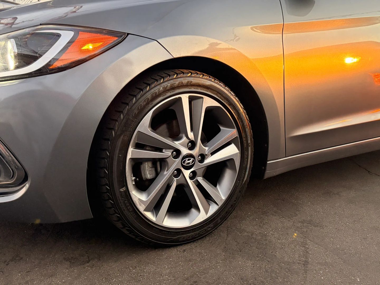 Photo 21 of this Hyundai Elantra