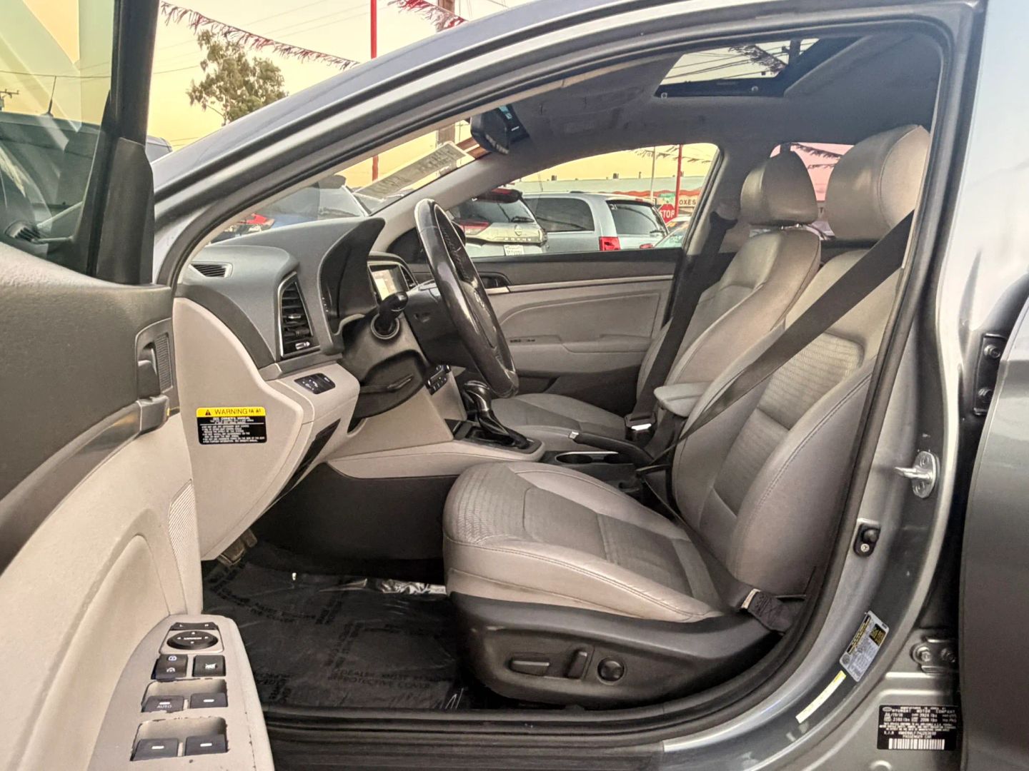 Photo 22 of this Hyundai Elantra