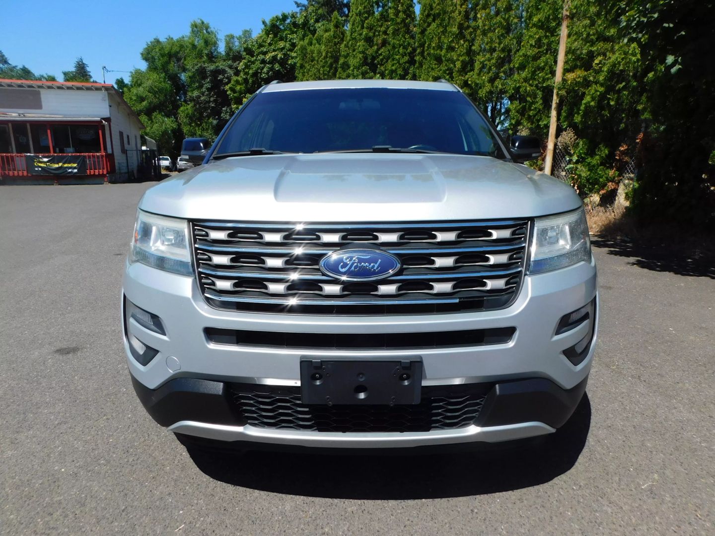 2016 Ford Explorer XLT photo 3