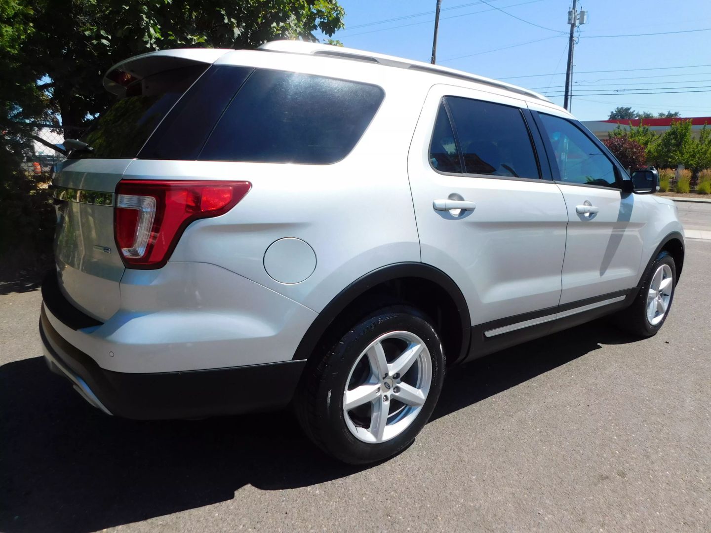 2016 Ford Explorer XLT photo 4