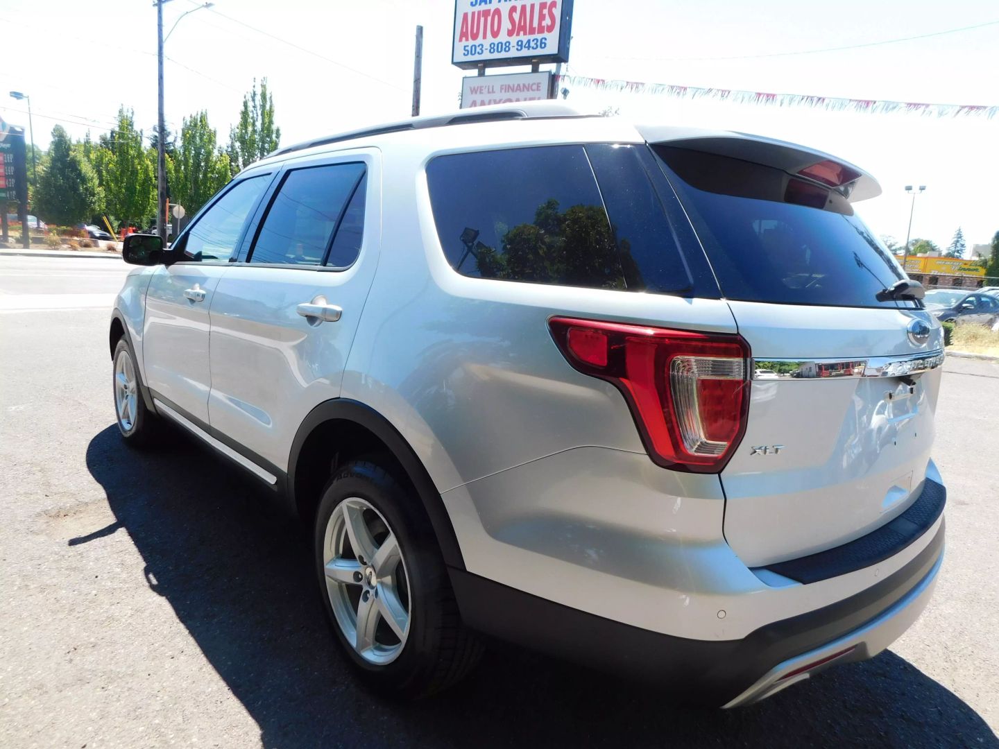 2016 Ford Explorer XLT photo 13