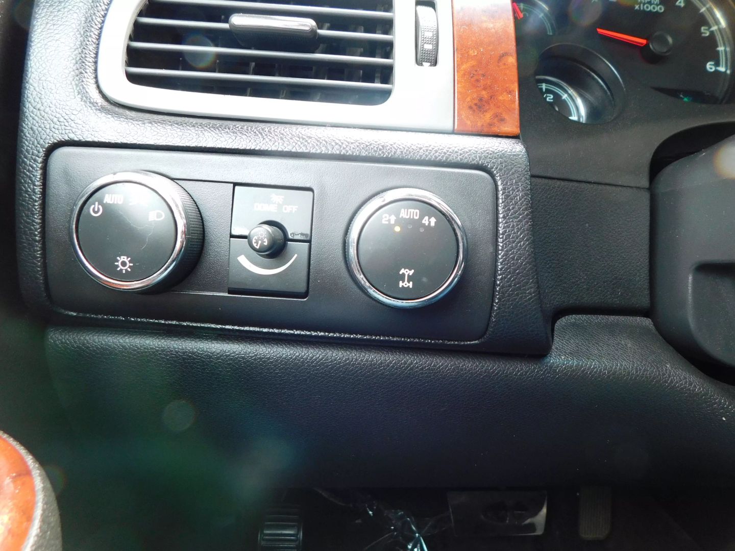2012 Gmc Yukon SLE photo 8