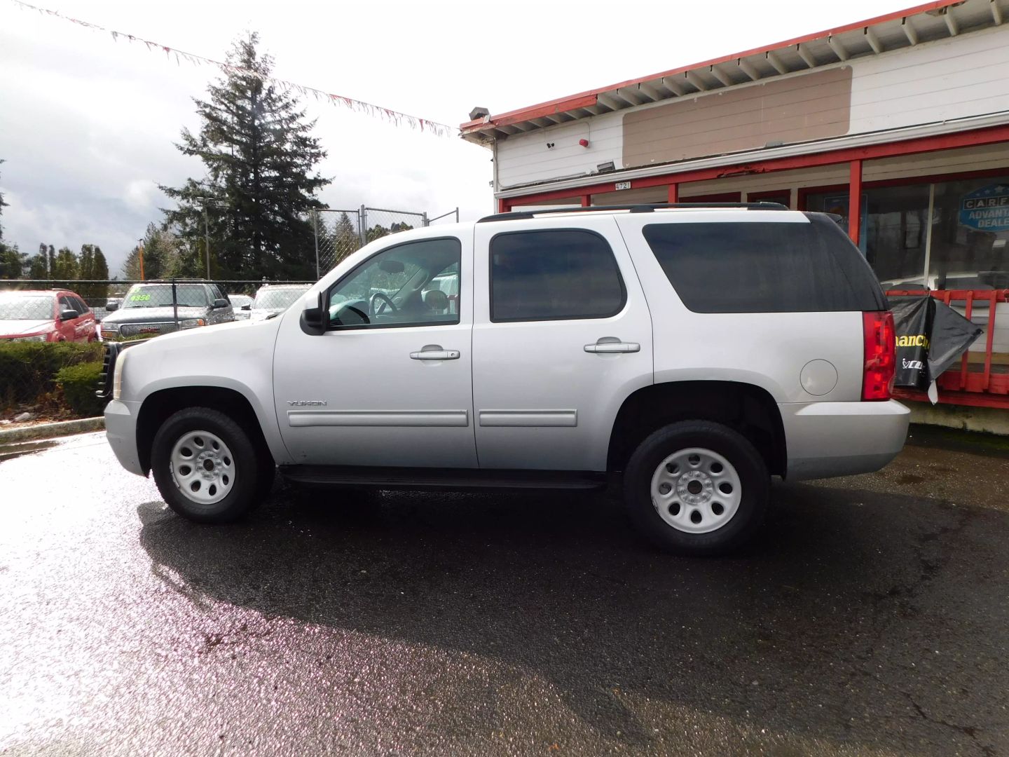 2012 Gmc Yukon SLE photo 12