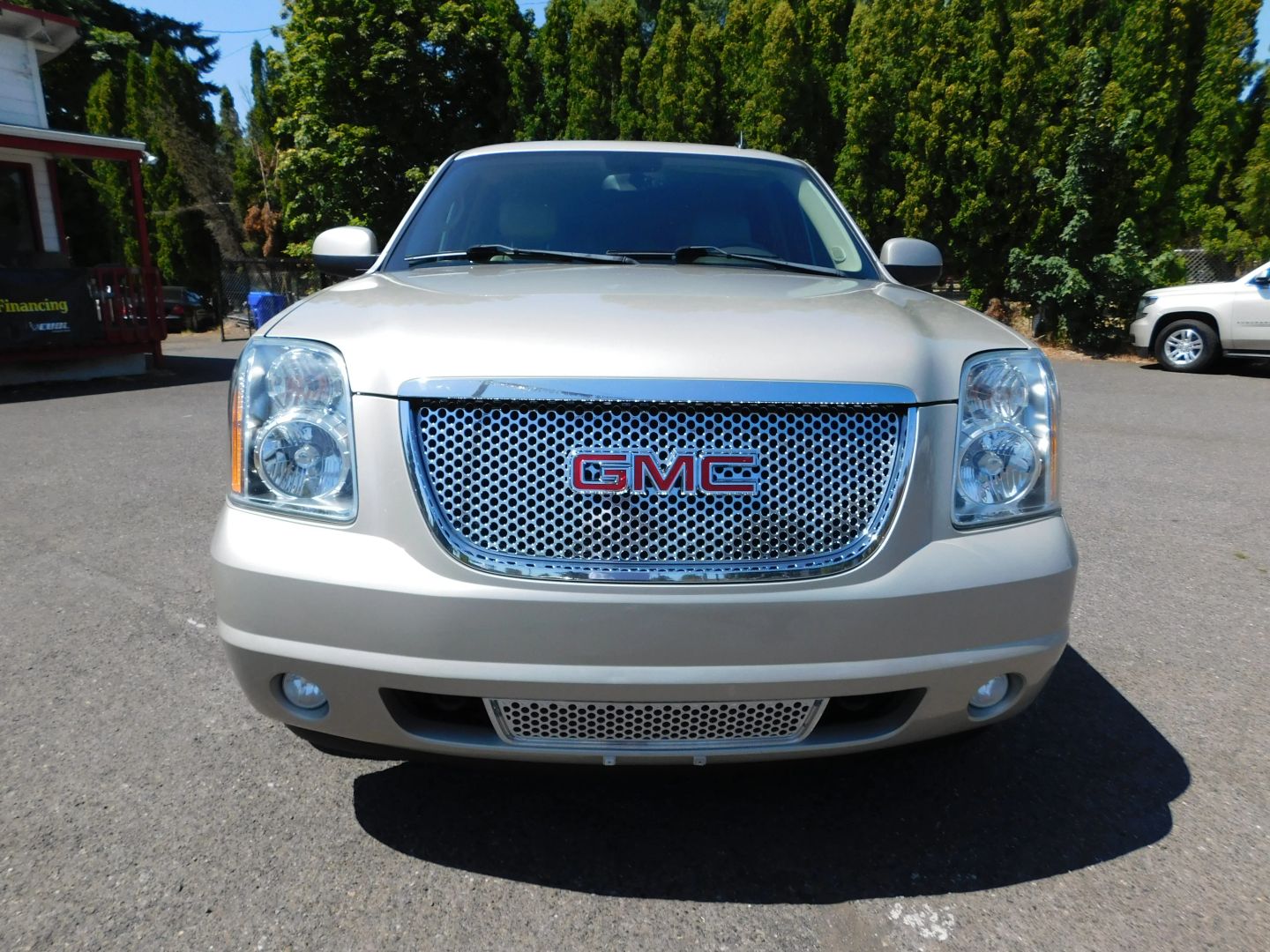 2013 Gmc Yukon Denali photo 2