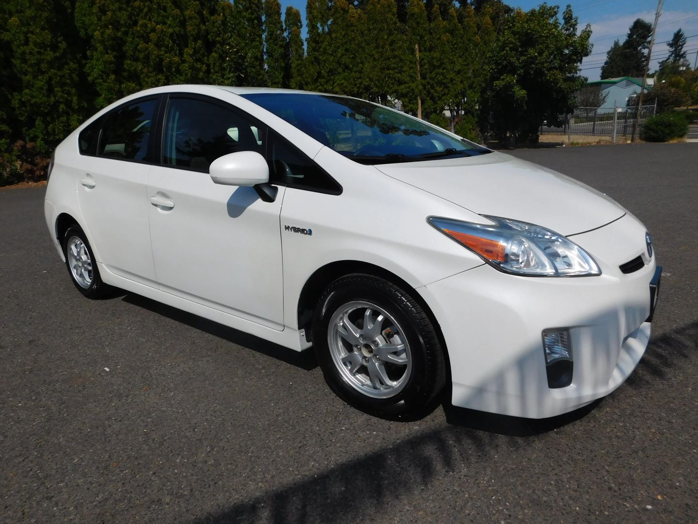 2010 Toyota Prius Three photo 3