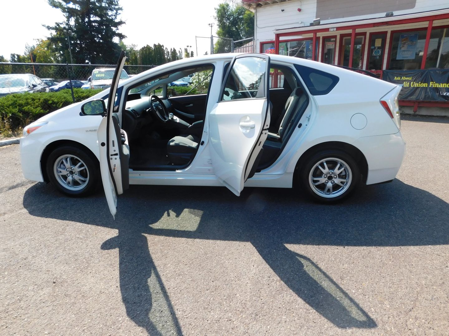 2010 Toyota Prius Three photo 9