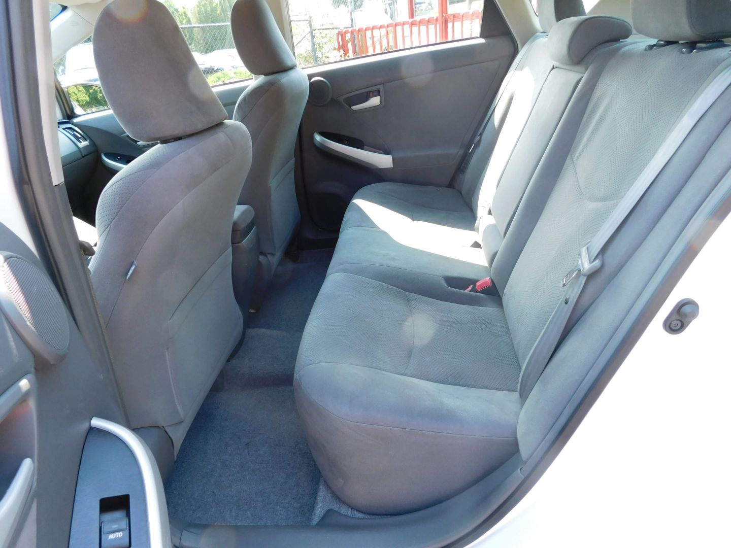 2010 Toyota Prius Three photo 10