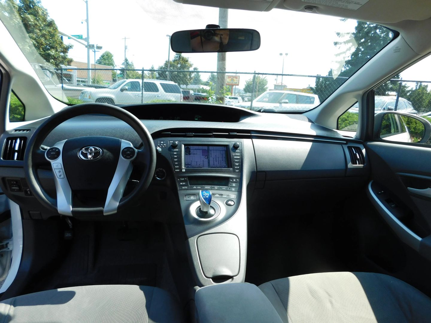 2010 Toyota Prius Three photo 11