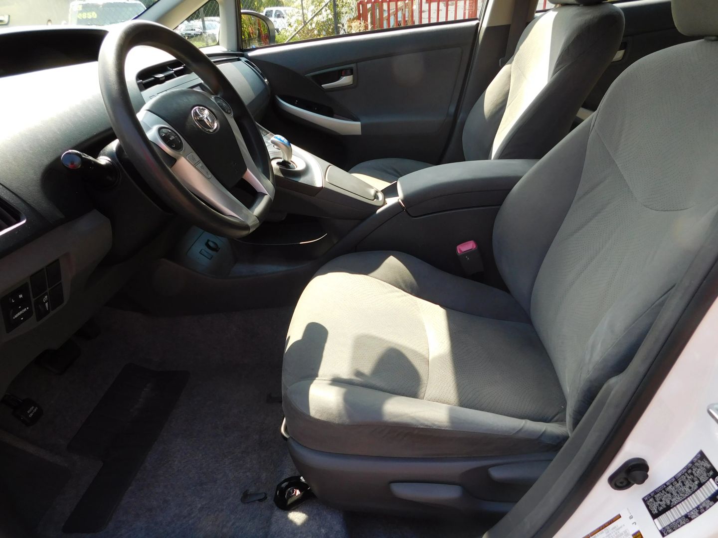 2010 Toyota Prius Three photo 12