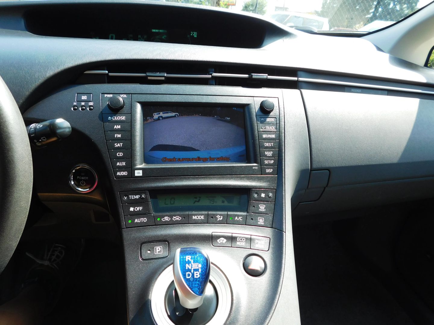 2010 Toyota Prius Three photo 16
