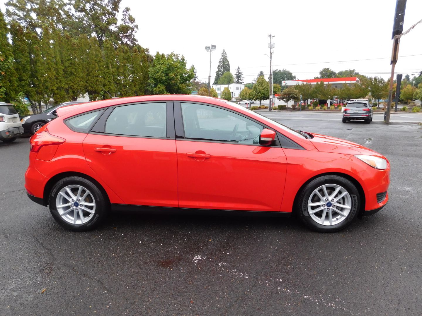 2017 Ford Focus SE photo 4