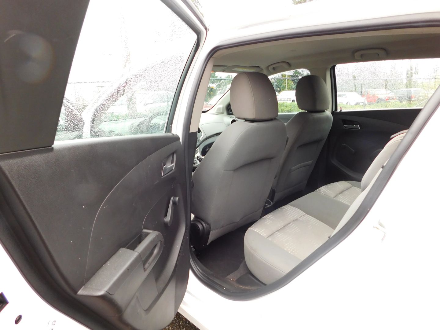 2014 Chevrolet Sonic LS - Photo 11