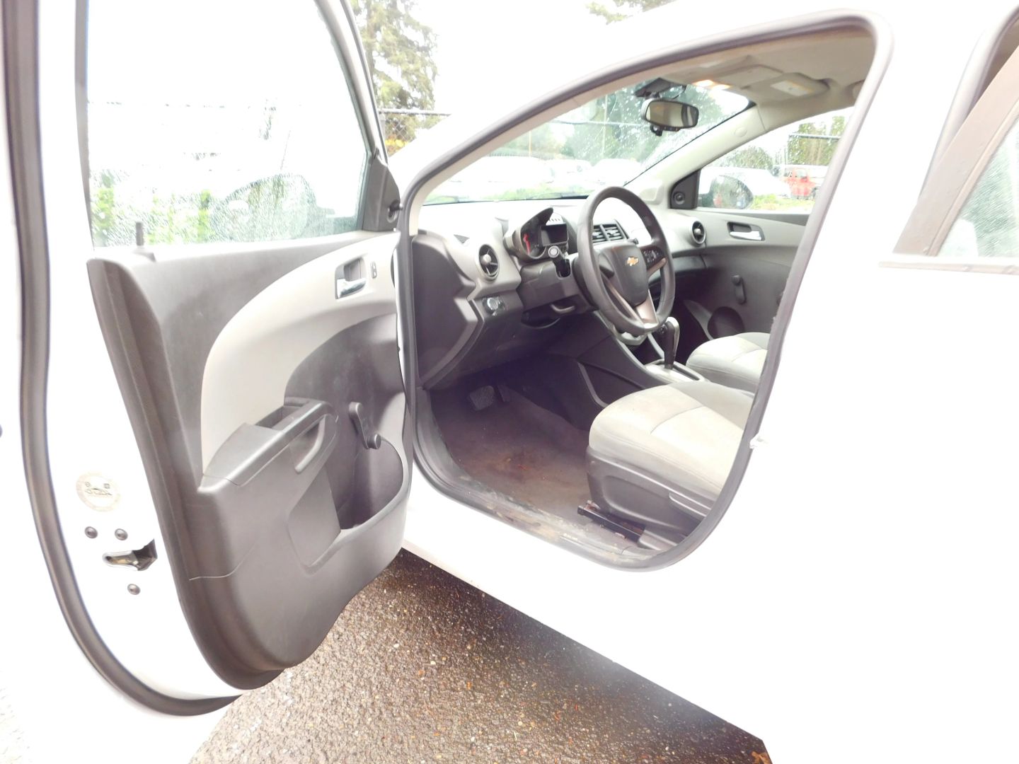 2014 Chevrolet Sonic LS - Photo 12