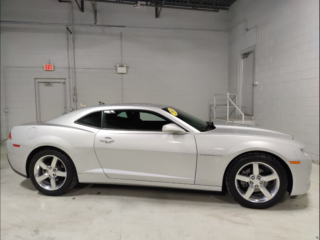 2015 Chevrolet Camaro 1LT photo 2