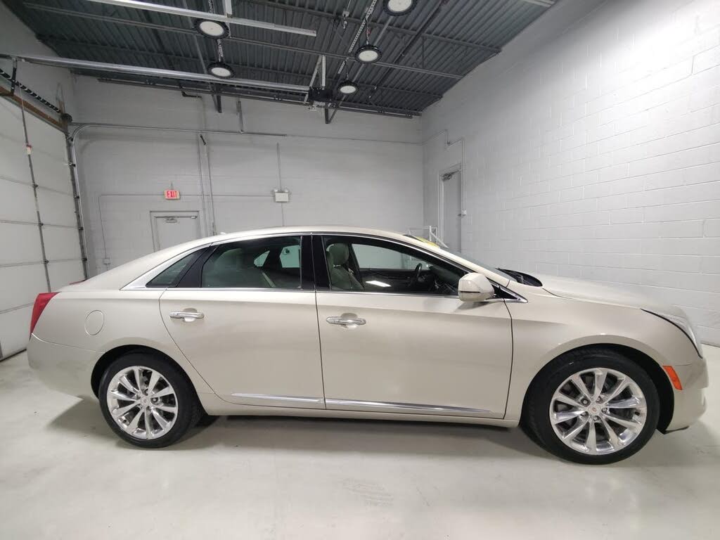 2013 Cadillac XTS Luxury photo 2