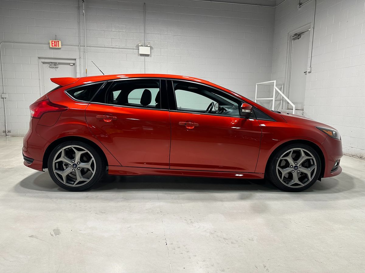 2018 Ford Focus ST photo 2