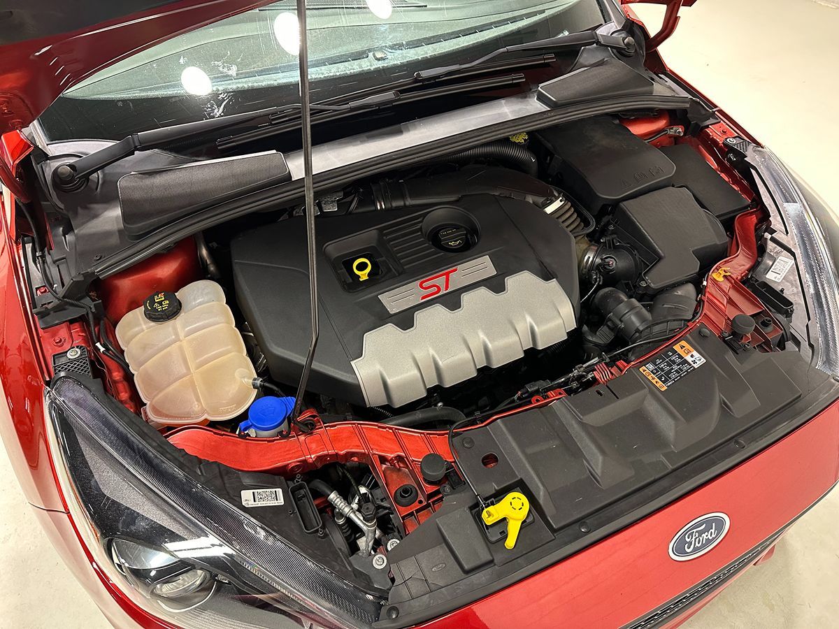 2018 Ford Focus ST photo 4