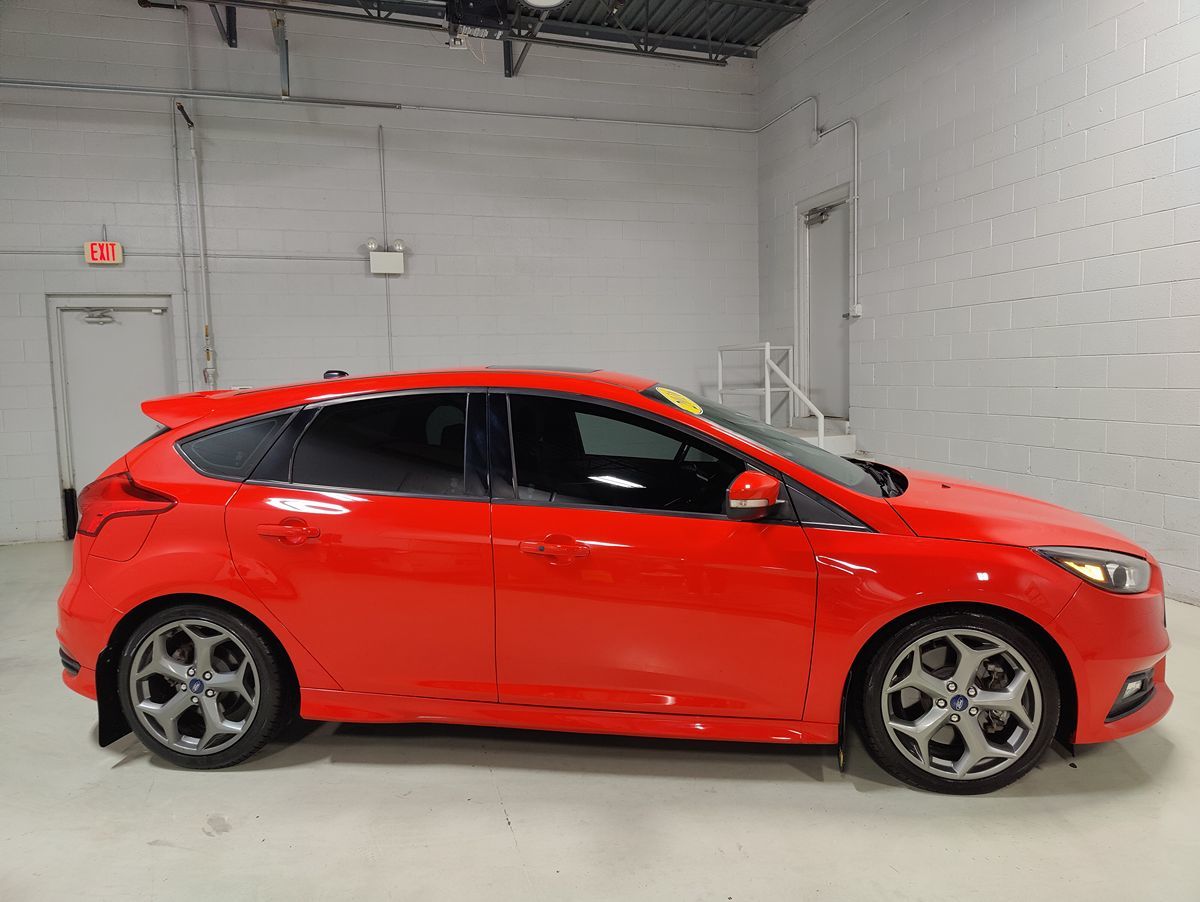2016 Ford Focus ST photo 2