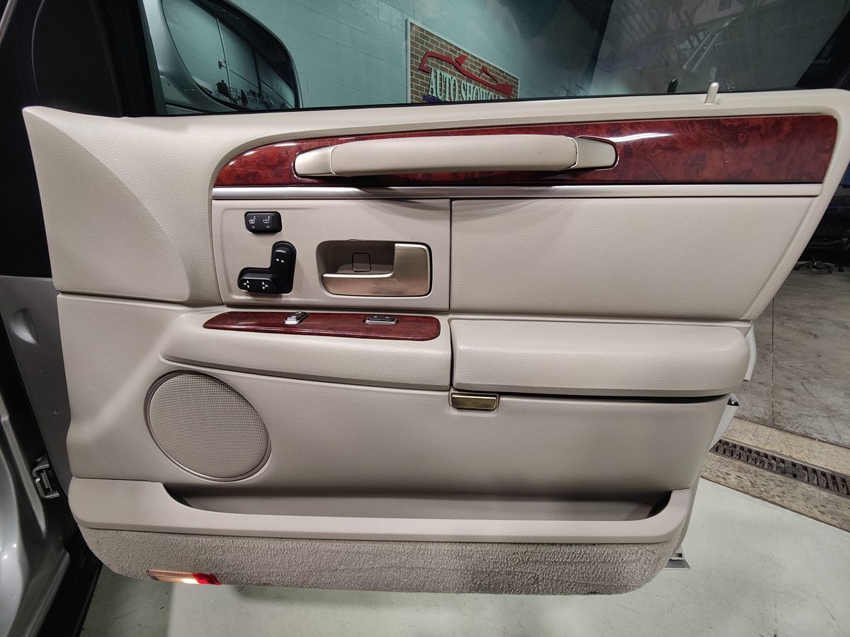 2004 Lincoln Town Car Ultimate - Photo 10