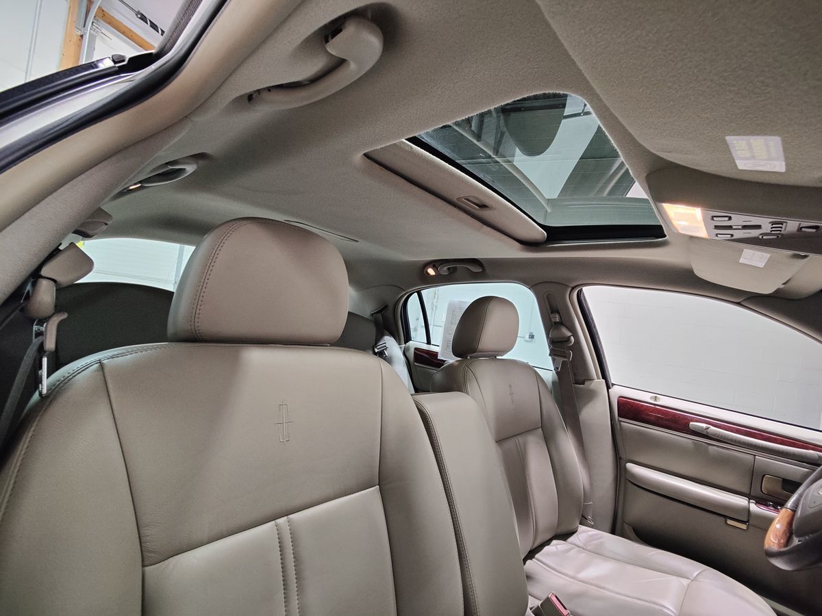 2004 Lincoln Town Car Ultimate - Photo 14
