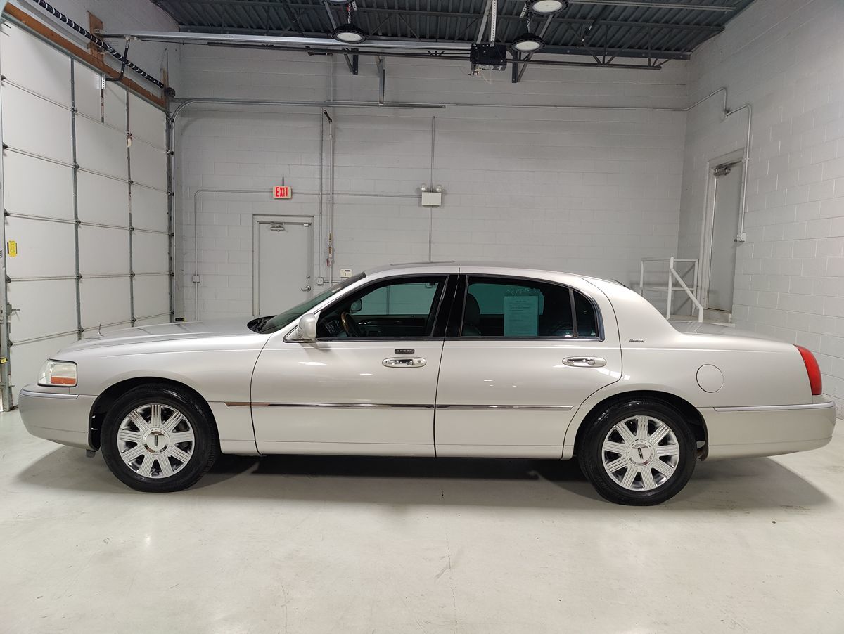 2004 Lincoln Town Car Ultimate - Photo 19