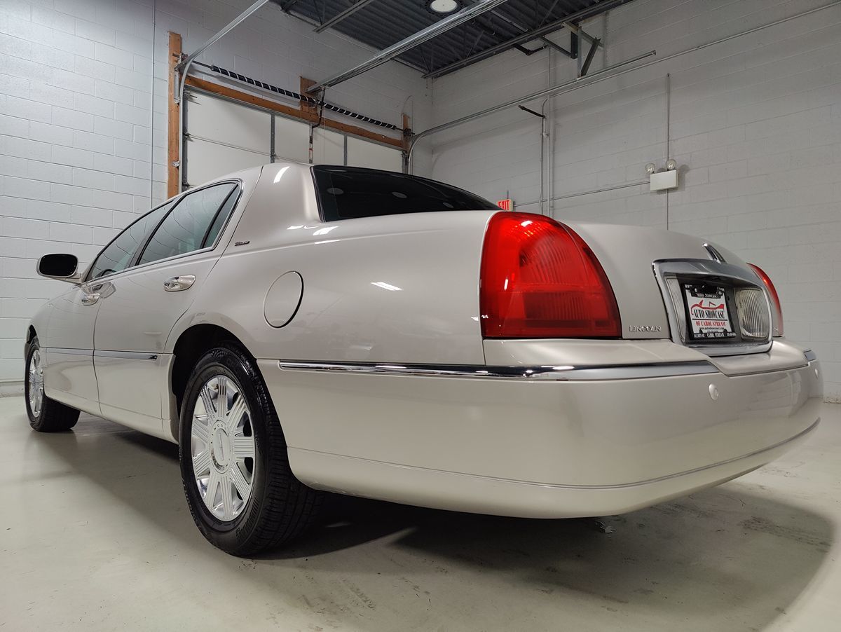 2004 Lincoln Town Car Ultimate - Photo 21