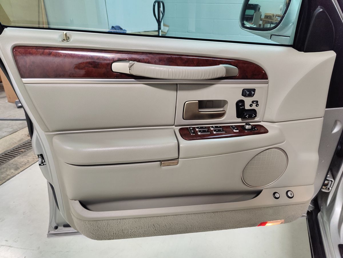 2004 Lincoln Town Car Ultimate - Photo 22