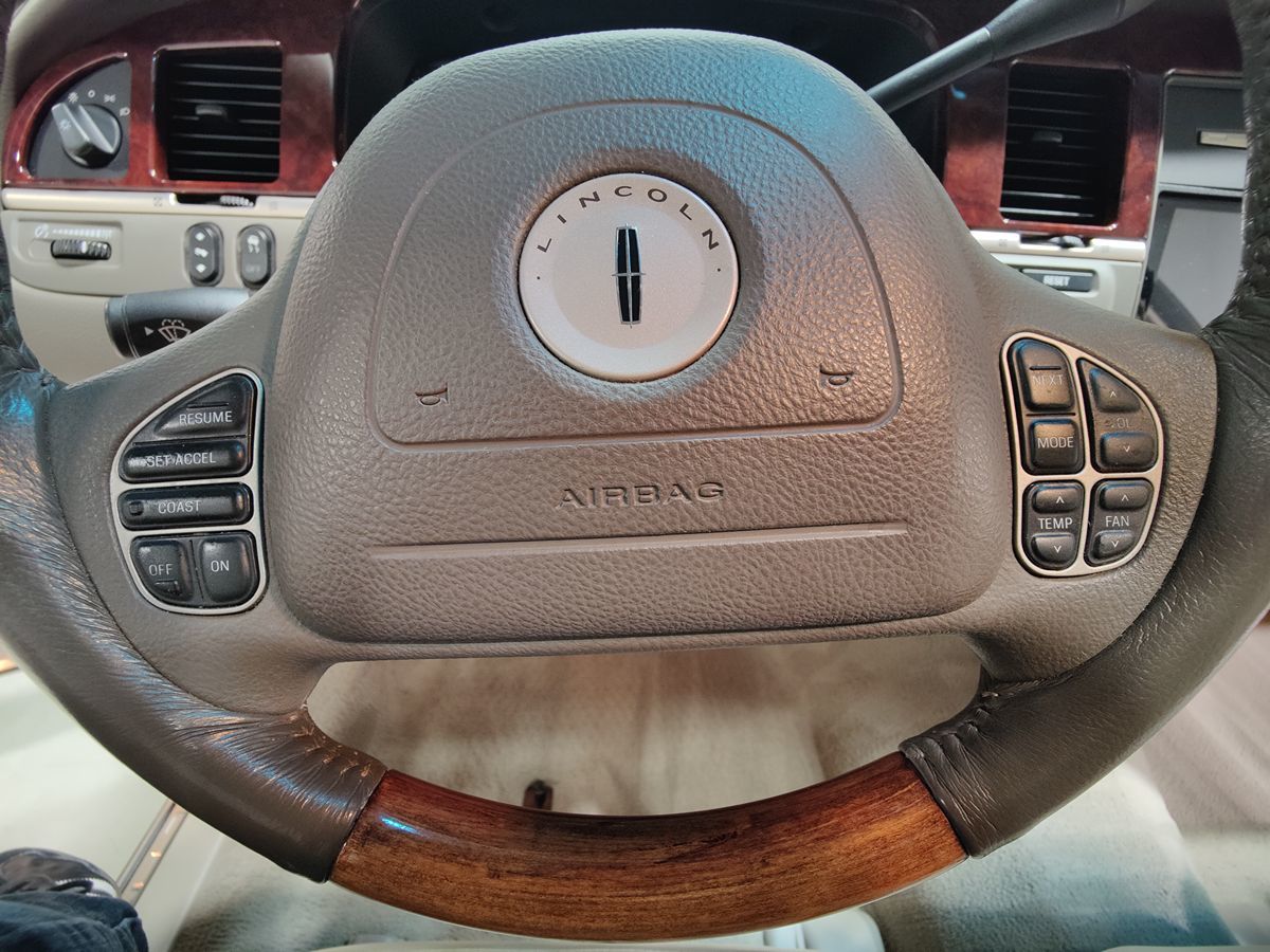 2004 Lincoln Town Car Ultimate - Photo 27