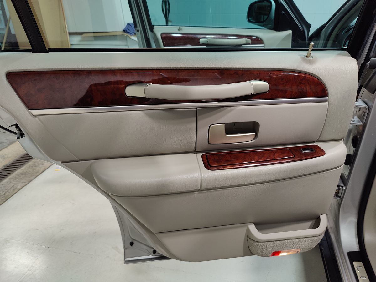 2004 Lincoln Town Car Ultimate - Photo 35