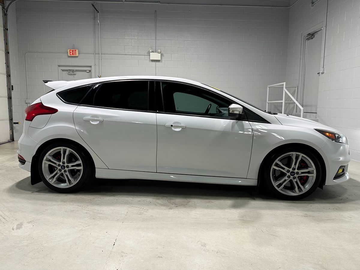 2018 Ford Focus ST photo 2