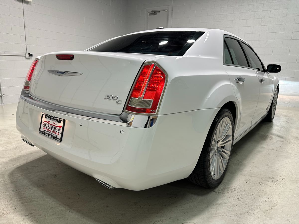 2013 Chrysler 300 photo 4