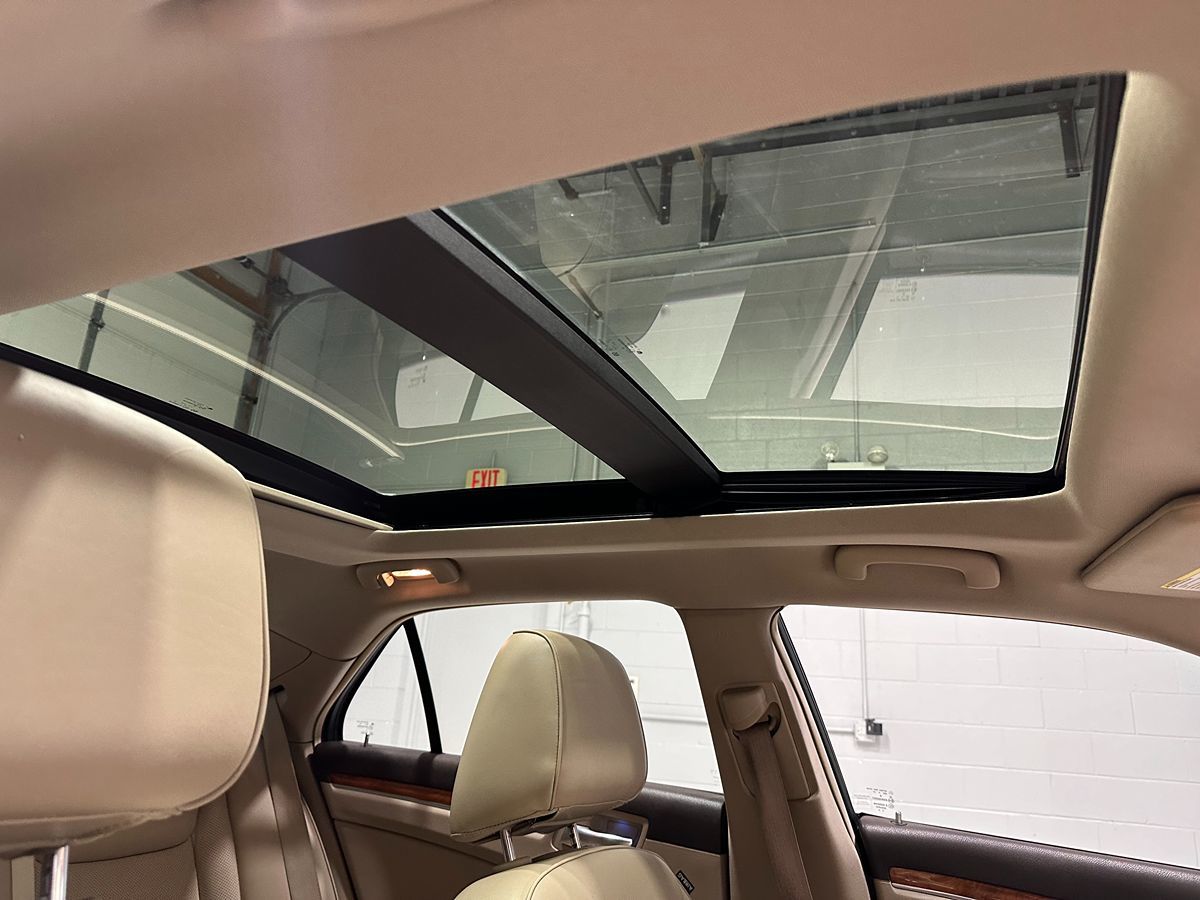 2013 Chrysler 300 photo 11