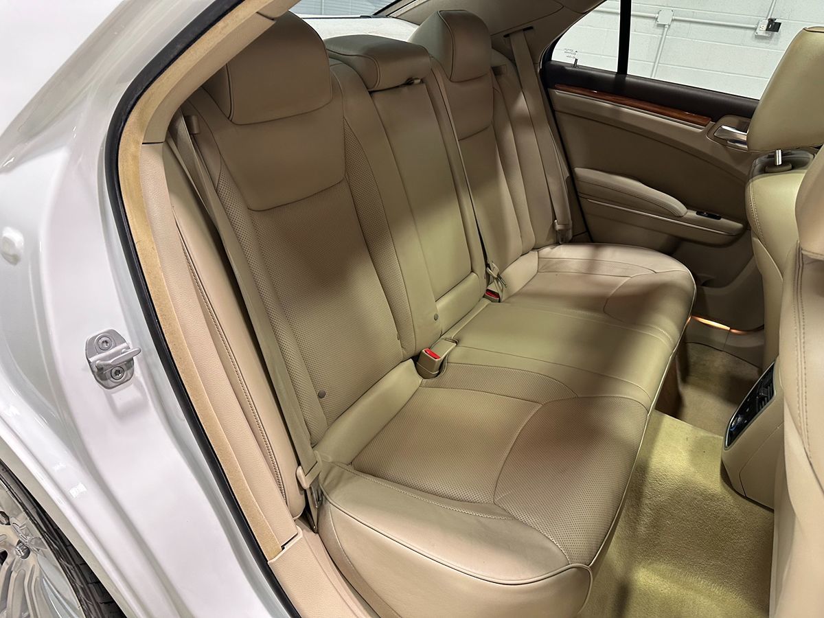 2013 Chrysler 300 photo 14