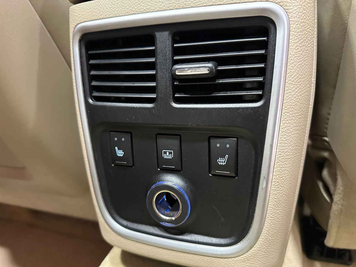 2013 Chrysler 300 photo 15