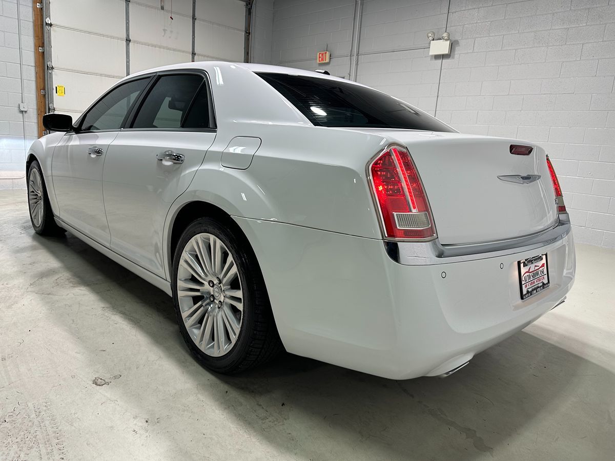 2013 Chrysler 300 photo 18