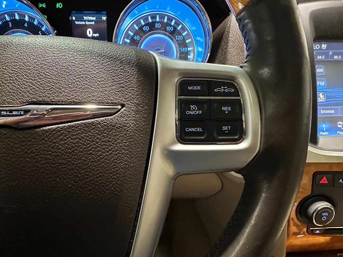 2013 Chrysler 300 photo 27