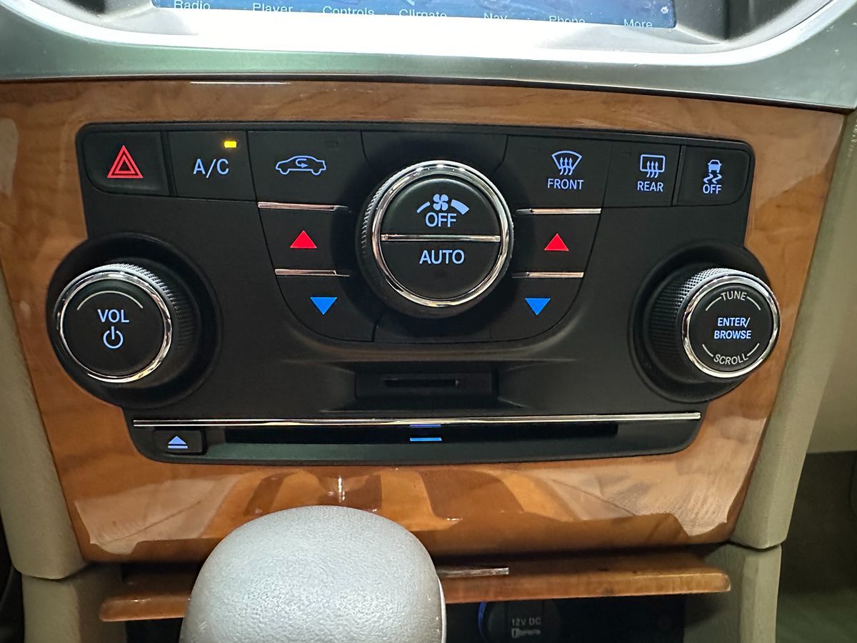 2013 Chrysler 300 photo 29