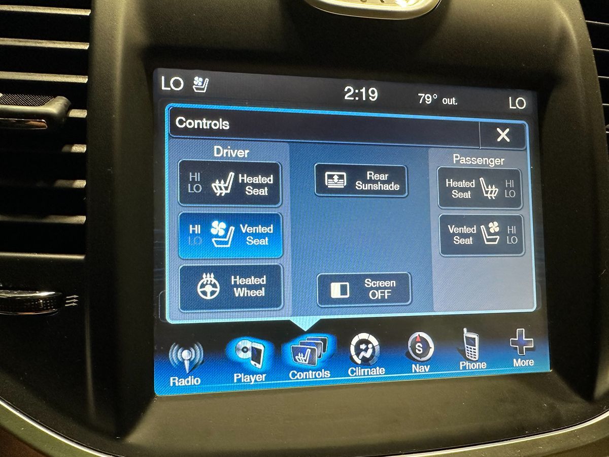 2013 Chrysler 300 photo 32