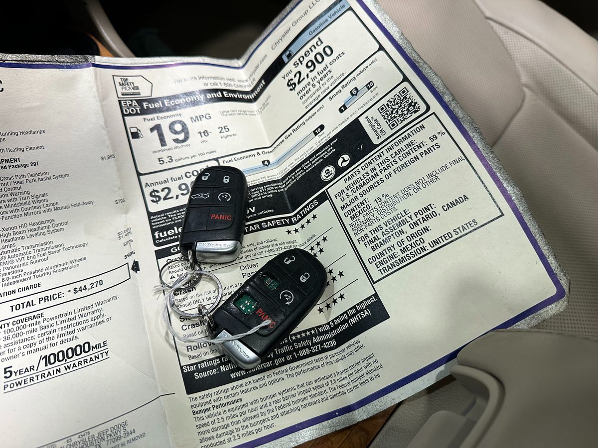 2013 Chrysler 300 photo 39