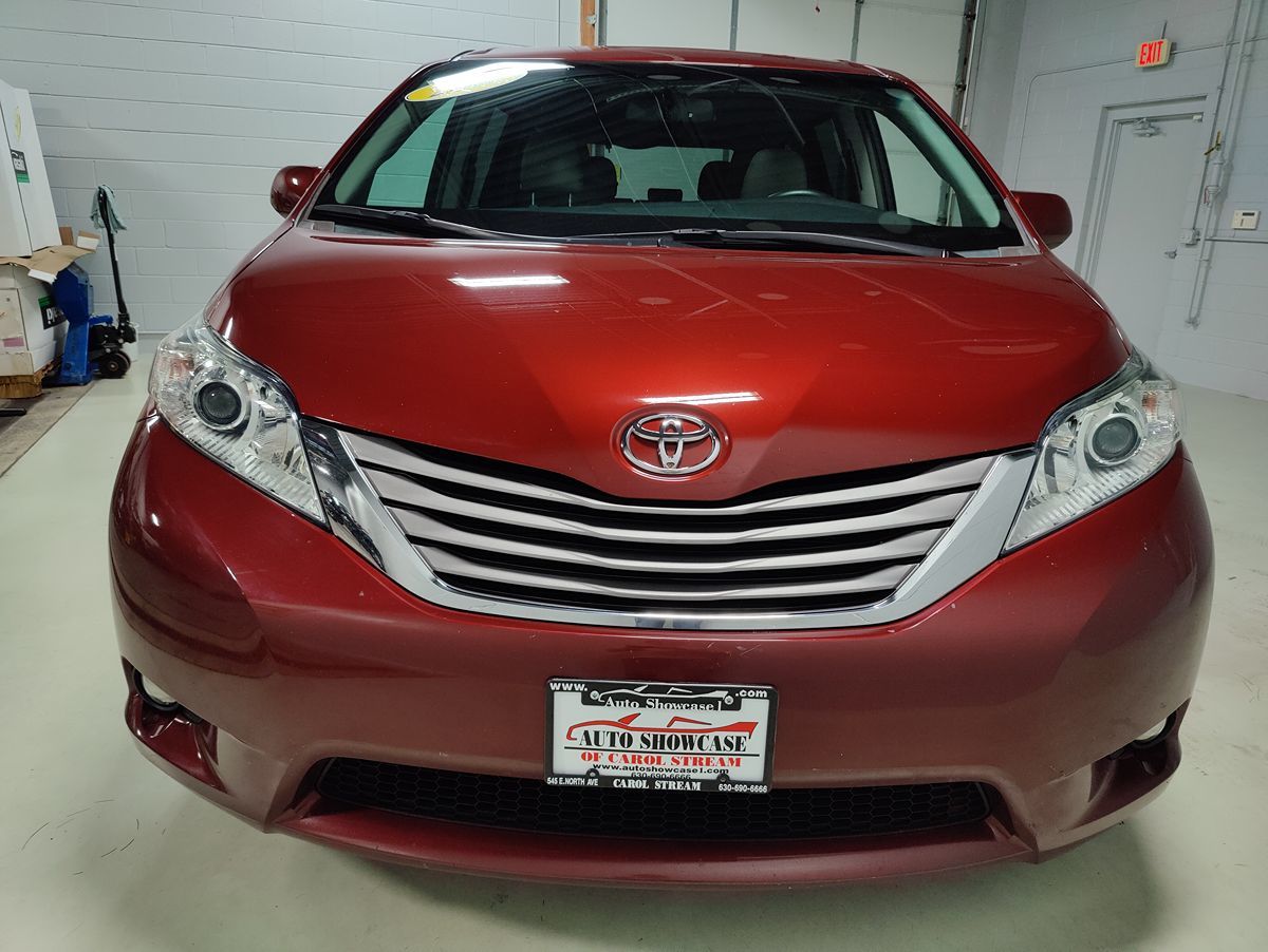 2015 Toyota Sienna XLE photo 4