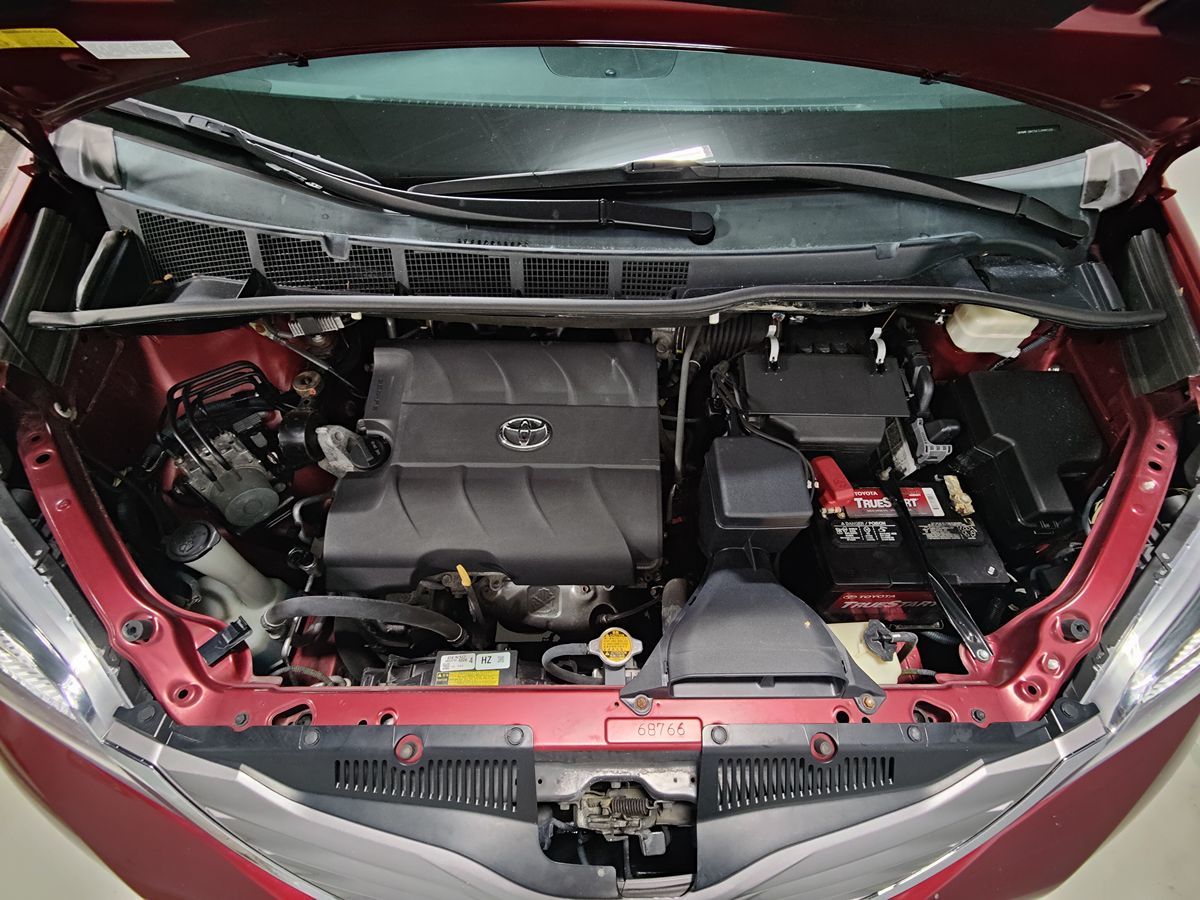 2015 Toyota Sienna XLE photo 5