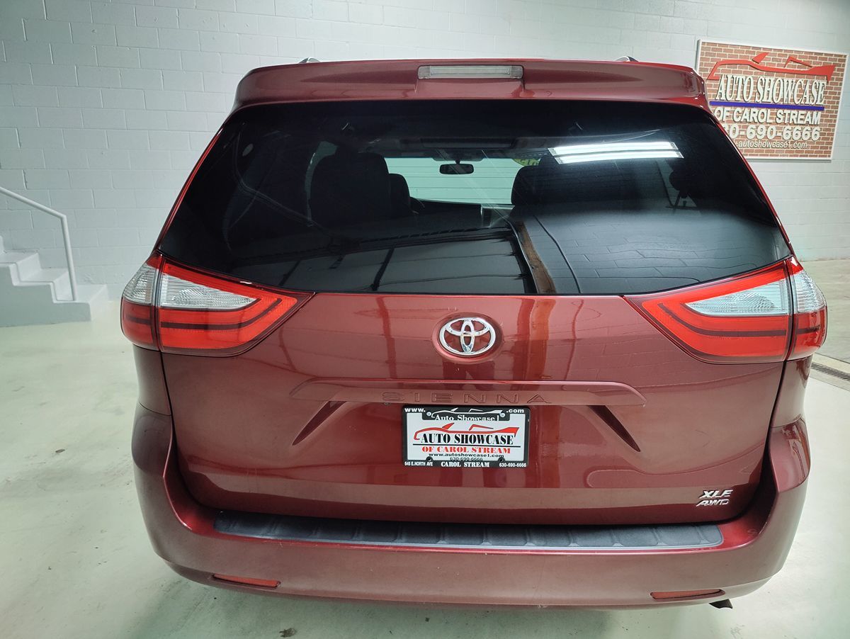 2015 Toyota Sienna XLE photo 7